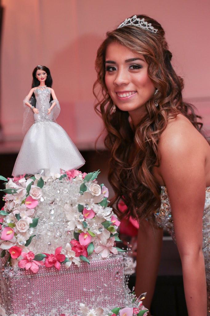 FalcoMadeline's tweet photo. Happy Birthday Babez 🎉 #maddiescakes #sweet16 #princessdiamonds http://t.co/2Ui2r5qkWe