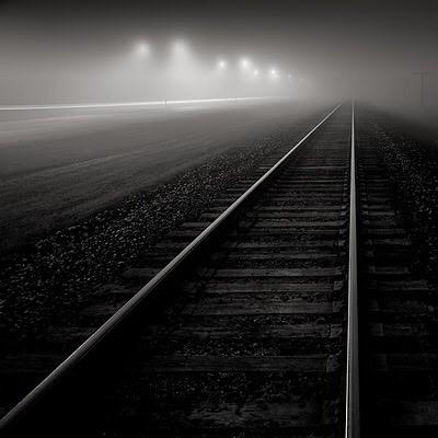 حين لآ يكون لـ الرحيل بديلًا ، حآول أن تترك 

زهرة بدلًا من جرح .. أكرِم قلبًا كآن موطنك