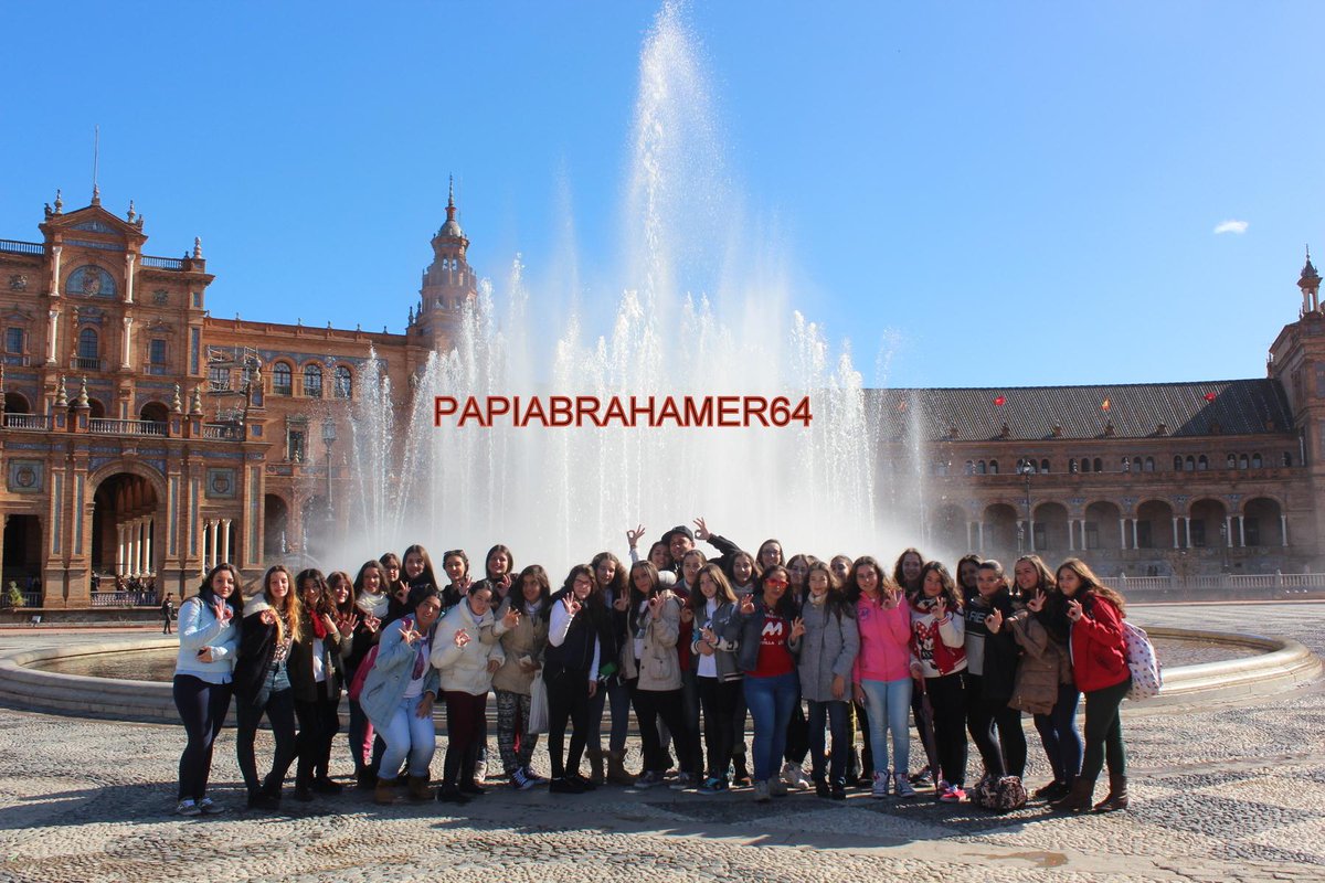 LutgardoJM's tweet photo. Plaza de España, convertida en un gran escenario de WHO I AM. @AbrahamMateoMus. #QuedadaAMSevilla http://t.co/Ad5mikvdry