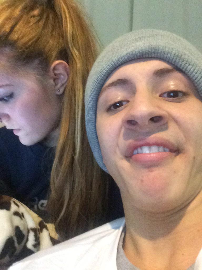 Jonan_FansL's tweet photo. "@jonanperrea: http://t.co/vMgNH8wx7c" osea cara estirada enamora😍😂