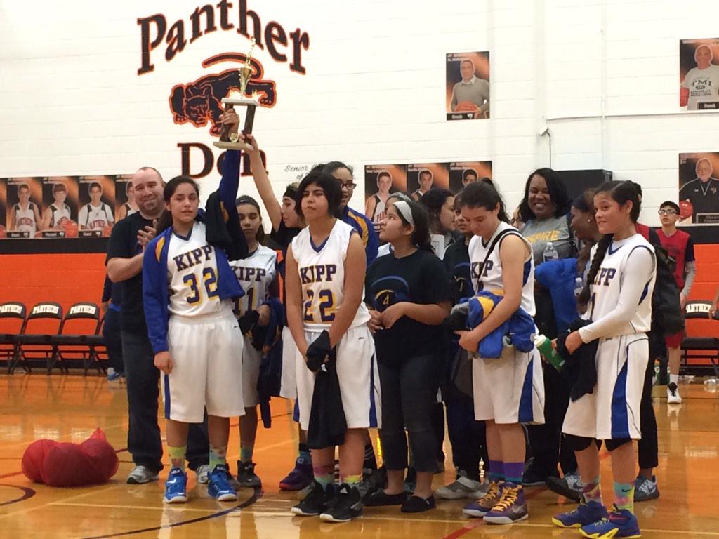 jennzinn's tweet photo. The Archers did it! They are Regional Champs and heading to the State Playoffs - congratulations! @KIPPSATX http://t.co/JYT4otkidH