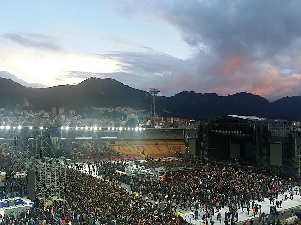 El_Don_Pipe's tweet photo. A dos horas!!! @foofighters #FooFightersColombia http://t.co/9u25B8qYrc