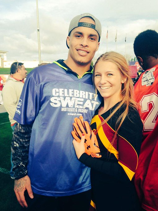 Kenny Stills signed and gave me his gloves 😭😍 http://t.co/rUCoeC988q<a href="/tag/cancersucks"class="tags"><span>#cancersucks</span></a>