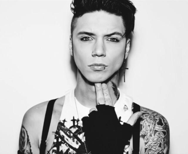 ThestoryV's tweet photo. #HotTopicBiersack http://t.co/TP1pMIZgyI