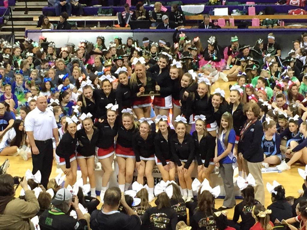 wiaawa's tweet photo. 3A/4A Large Champion: Mt. Si HS (Red). #wastatecheer http://t.co/y2td88JHpe