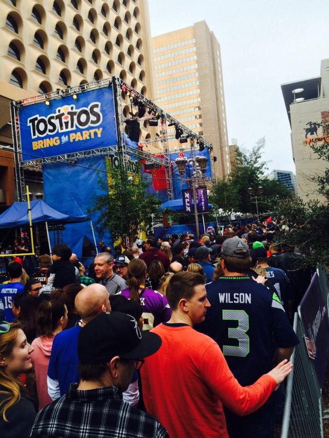 pfmerheb's tweet photo. Getting Warmer #SuperBowlXLIX #SB49  #PartyBLVD http://t.co/b8UMjtX4dE
