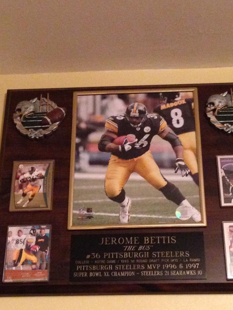 FloodCity_Girl's tweet image. Congrats #HOF @JeromeBettis36 
It's about time! 
#SteelerNation #InYouGo