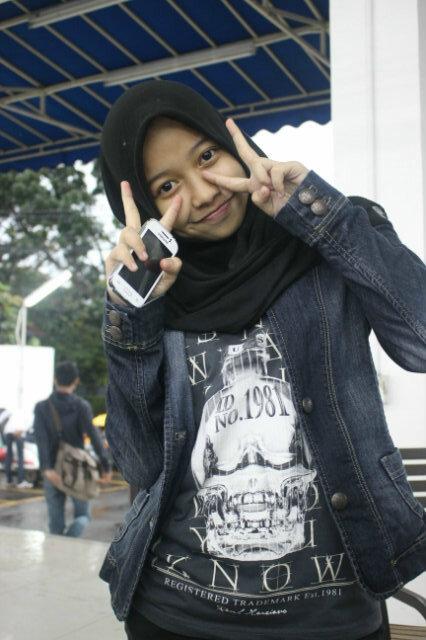 Ke puncak neduhnya di indomaret-__-