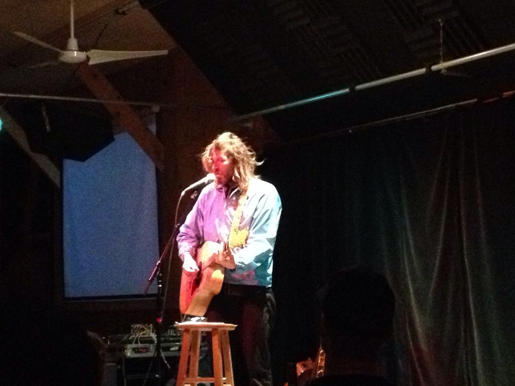 getplugged's tweet image. Evan Dando. Last evening. Forget which song he is playing here. I'm thinking something from "Ray". @Evan_Dando