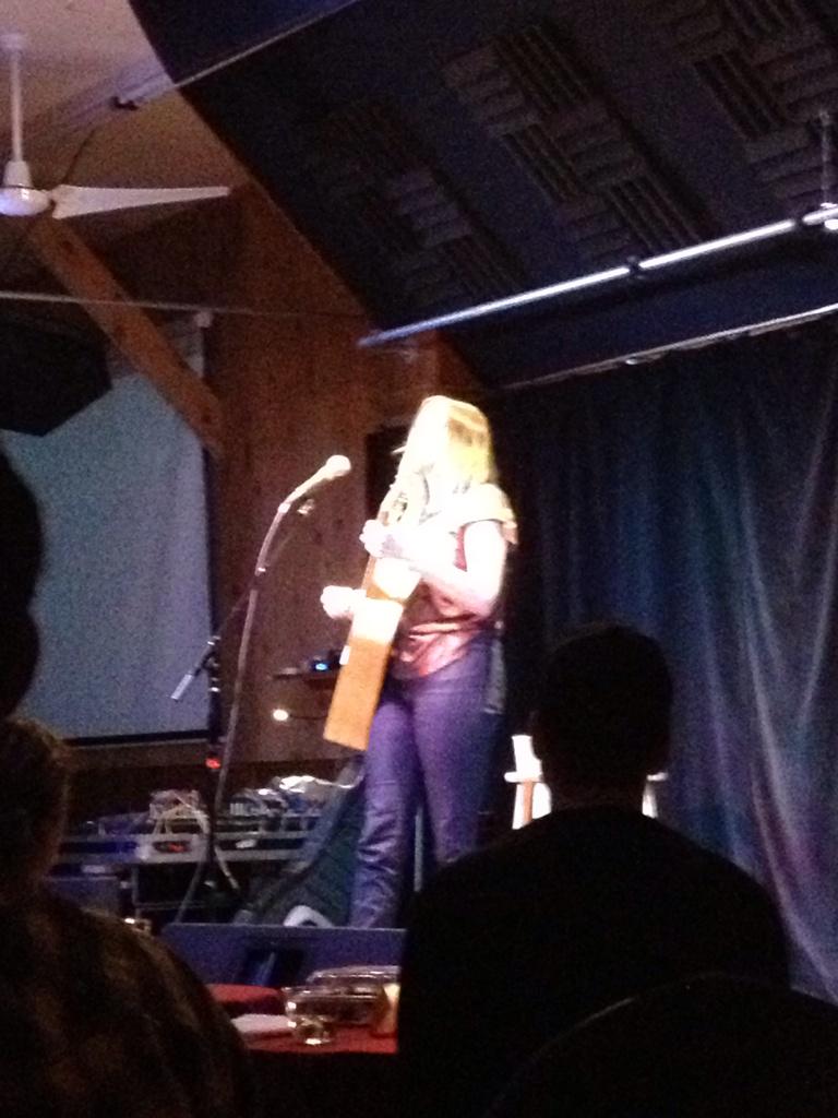 getplugged's tweet image. And this is a horrible photo of Sara Johnston. Who doesn't look horrible at all. She opened for @Evan_Dando