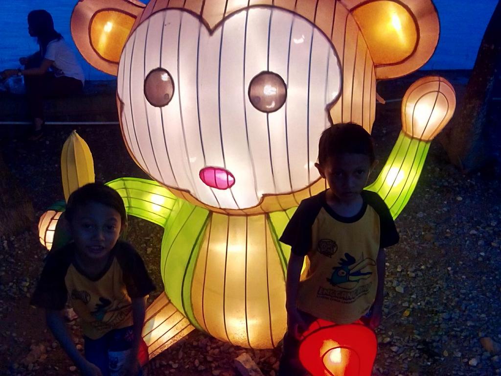 Ada orangutan di #MLG tepian, ihh lutunya kakakk.. #saveme yakkkk, pake kaos khasnya kota samarinda @about_samarinda