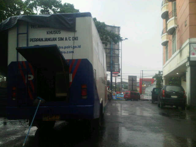 TMCPoldaMetro's tweet image. Pelayanan SIM Keliling Minggu 1 Februari 2015 wilayah Jaktim di BKT Raden Inten ( 021 -52960770)
