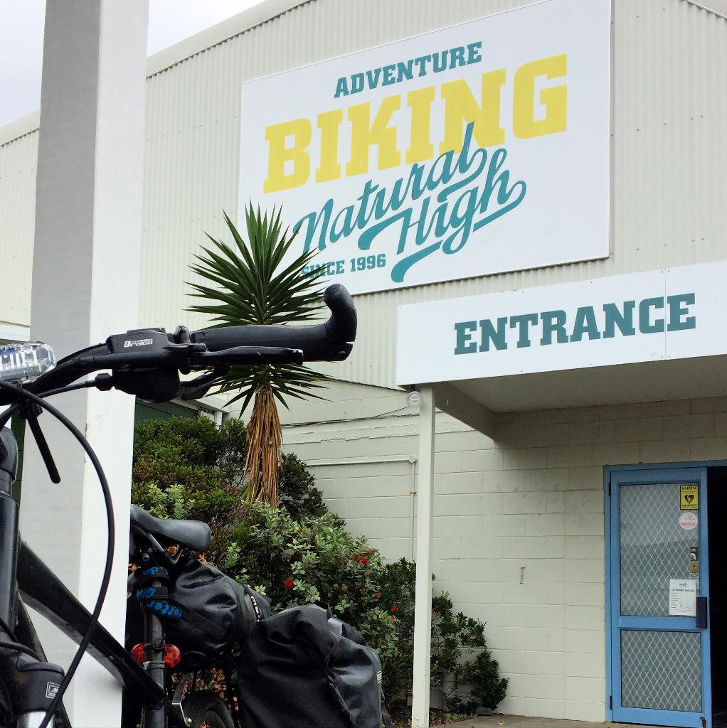 t1the1b's tweet photo. Finished the #DRIDZ-NZ today at Auckland Airport 12d ~980k loads of impressions.Tx @NaturalHighBike for bike&amp;service! http://t.co/P9W6wXZwn6