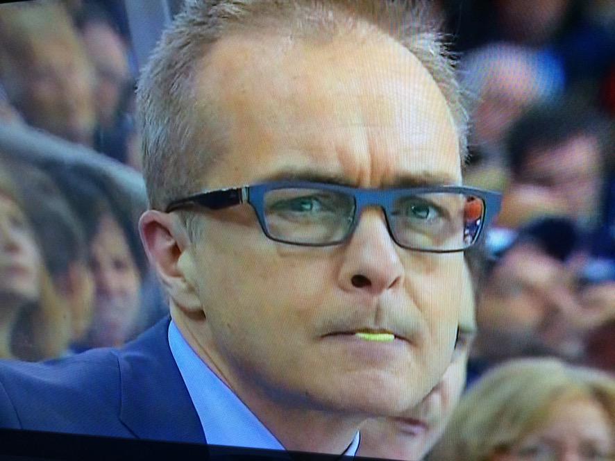 What kind of gum does Paul Maurice chew? It looks bright yellow. @NHLJets