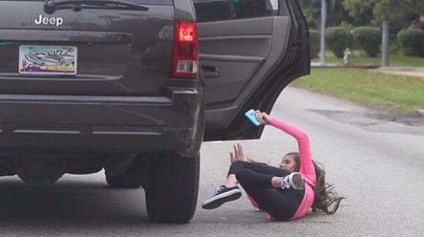 MeninistTweet's tweet image. when you hand your girl the aux cord and she plays iggy