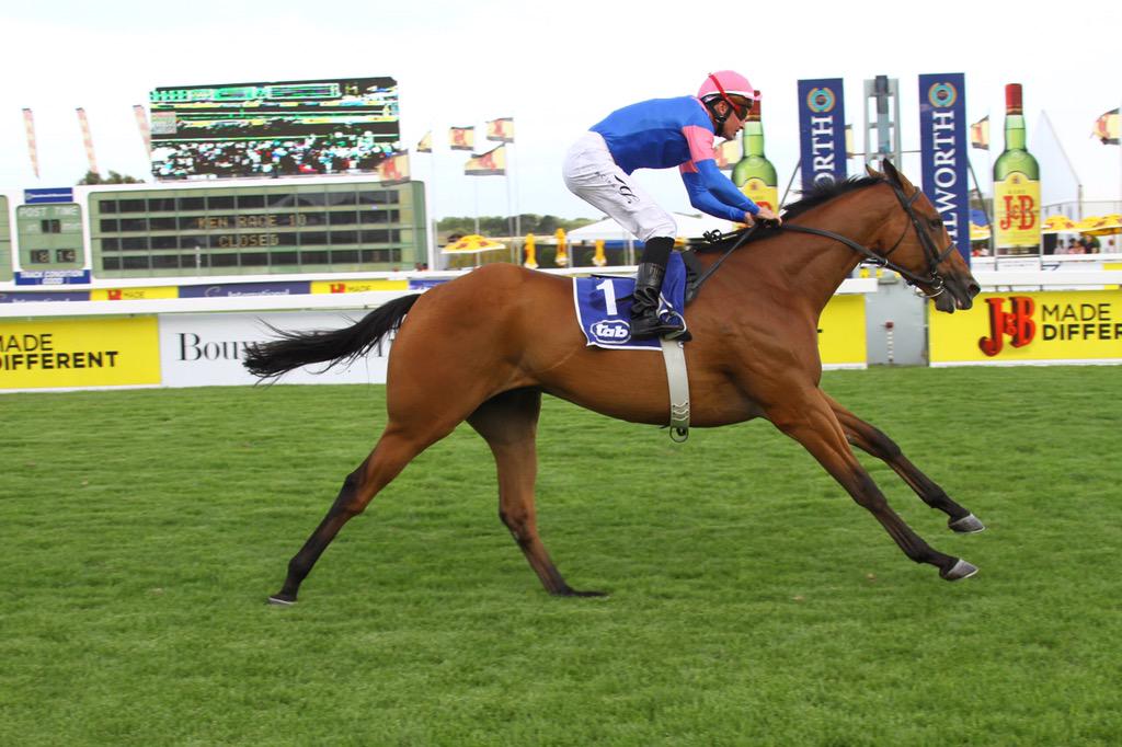bcrawfordracing's tweet photo. What a day - FUTURA owns the Met and the Captain redeems himself #J&amp;BMet2015 http://t.co/4n5thnFpMi