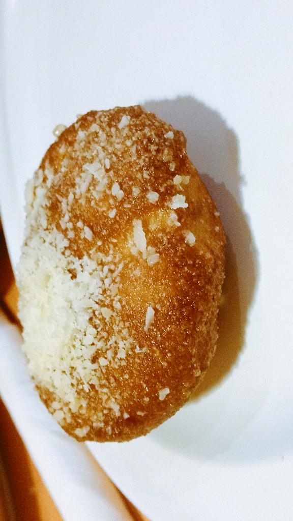 AssassinPanda98's tweet image. Fried pizza dough covered in parmesan and soaked in garlic butter. So unhealthy but so delicious.