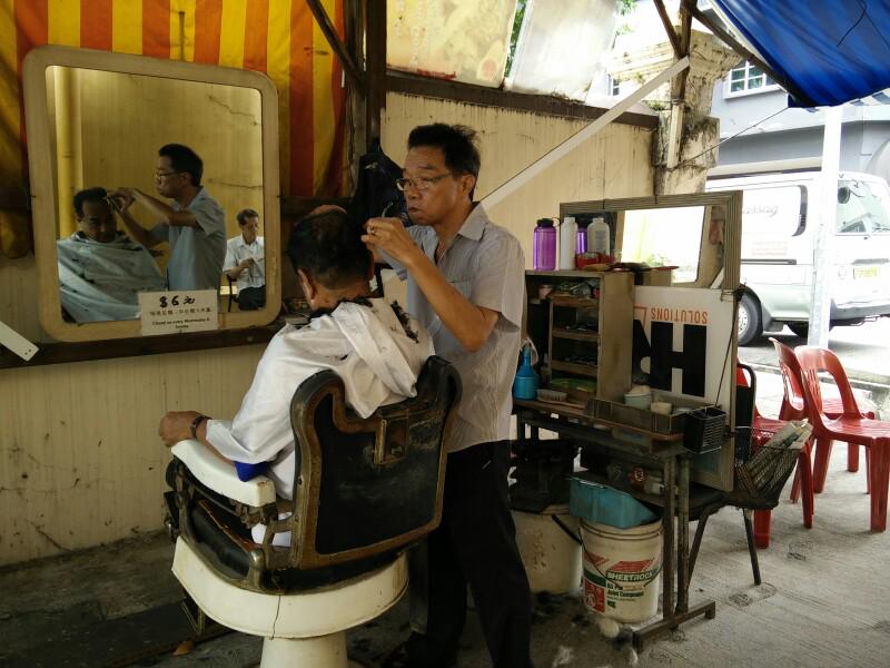 street barber at work
#SG50 #sgmemory #urbanexplorer #localtraveller
