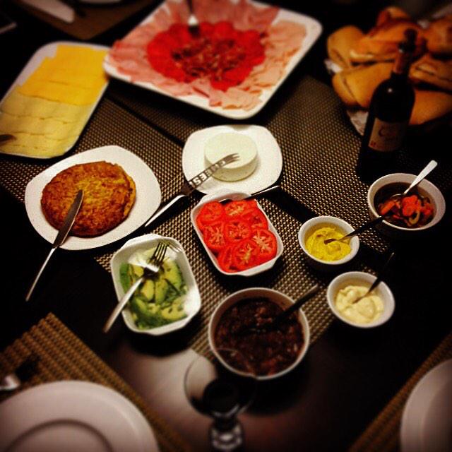 11_CosmicJoe's tweet photo. I was craving for this Late post-nap casual dinner @anuarduayhe #Triathlets http://t.co/LTphHz5OUp