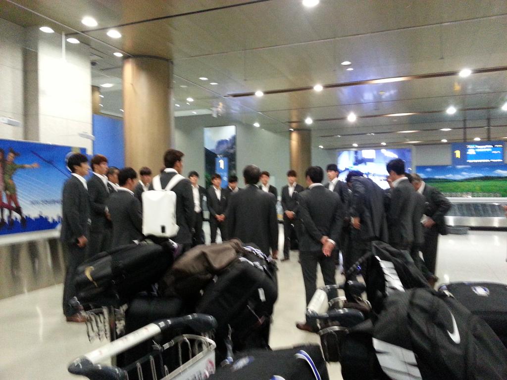RedDevils_KR's tweet photo. #그대들 고생많았습니다

짧은시간  우리 행복했습니다~~
우리는 항상 그대들의 영원한 지지자들입니다!!!

#대표팀자체해단식 http://t.co/3rX1c9Ymvy