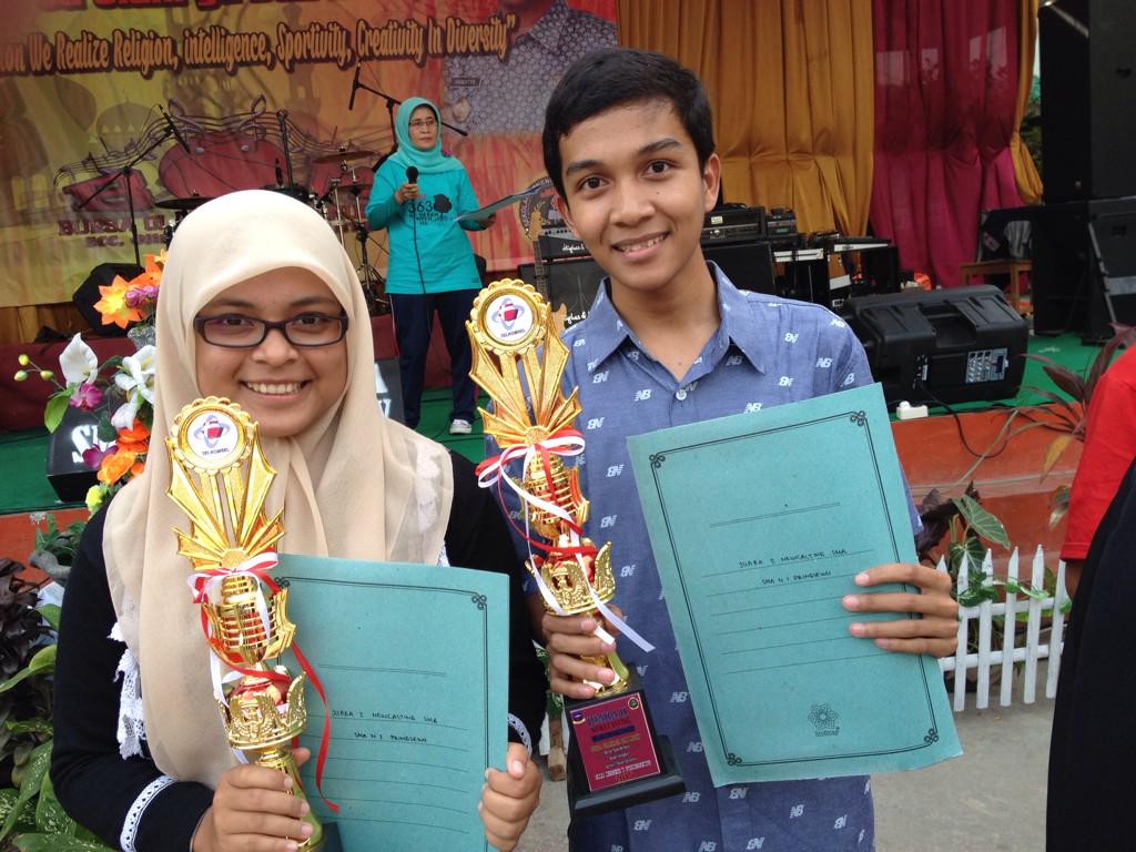 The winners of newscasting (one of the winners didn't came)