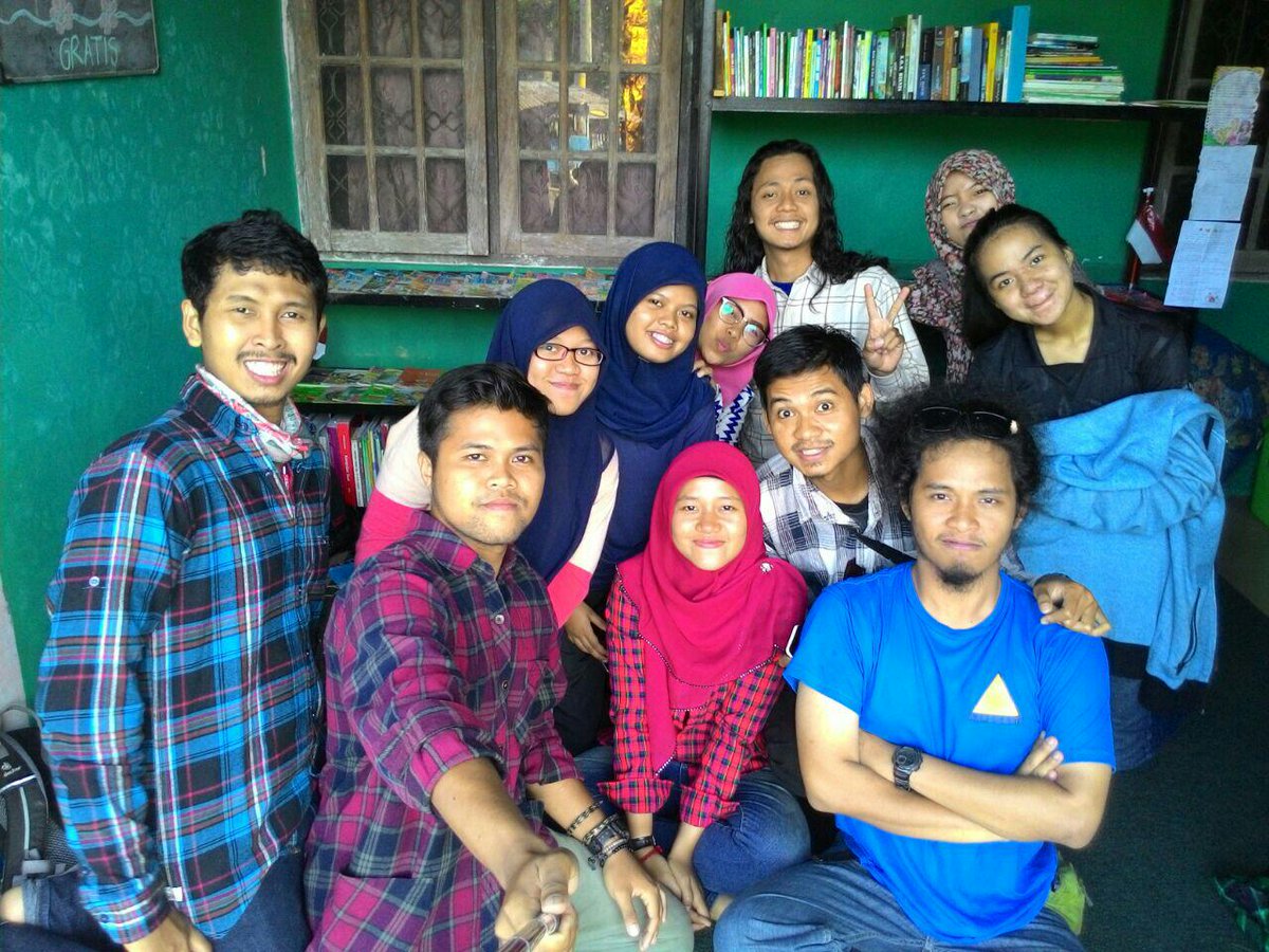 donate your books tweet media