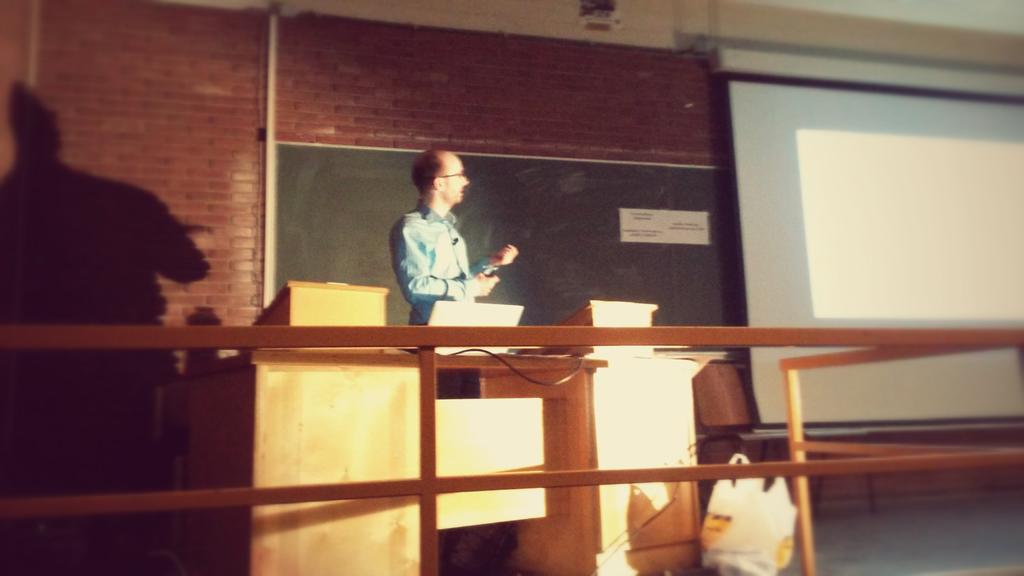lornajane's tweet image. Great advice from @matthiasnoback at #phpfosdem on packaging projects in a useful way