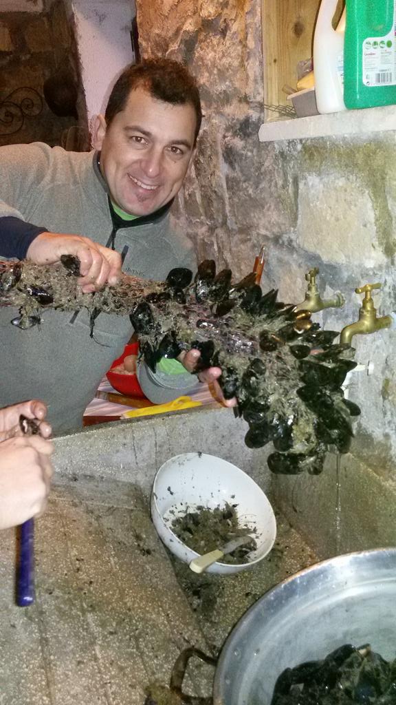 FlyFishermanC's tweet photo. Pranzo di club a base di pesce e neve http://t.co/k83CyeSZkO