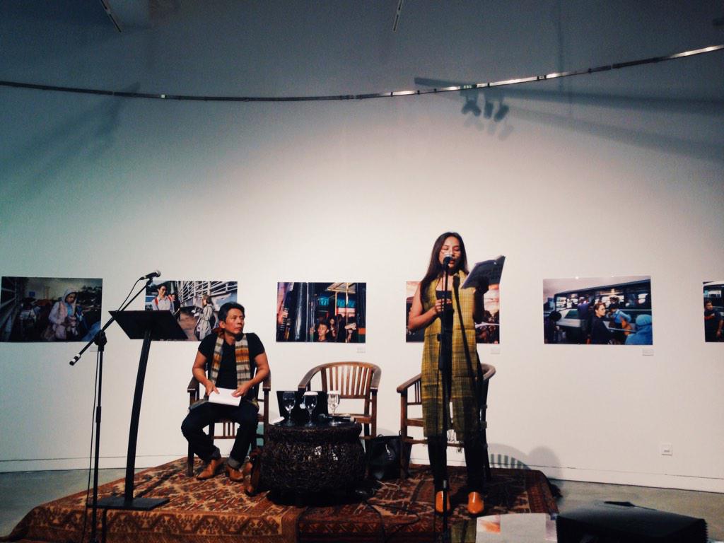 Pasangan adidaya pujaan, membacakan dialog sastra dan fotografi di <a href="/salihara/">Salihara Arts Center</a> kemarin senja <3