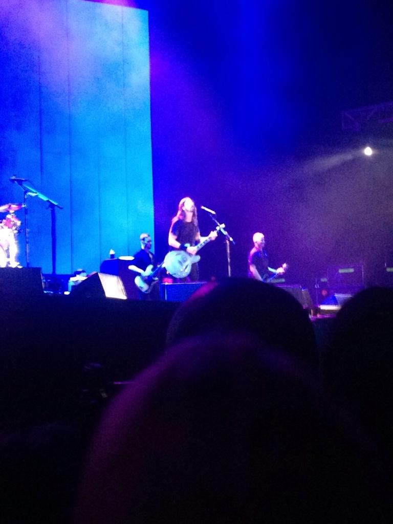 Fechiebu's tweet image. Excelente concierto @foofighters