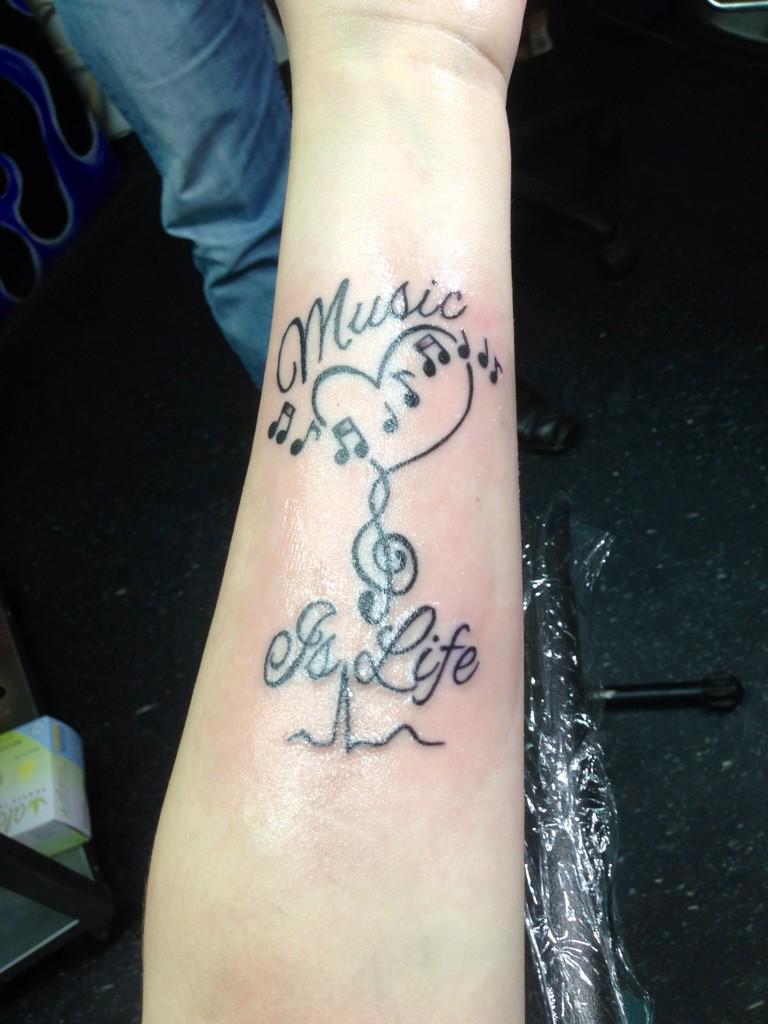 DoYourWorst1797's tweet photo. My first tattoo!!! I love it!! ❤ http://t.co/XxniTHHxza