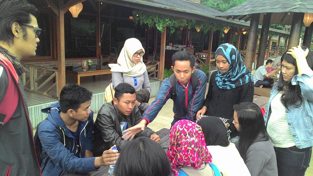 H-5!!! Panitia lagi gladi resik YEC nih, semangaatt!!🙌