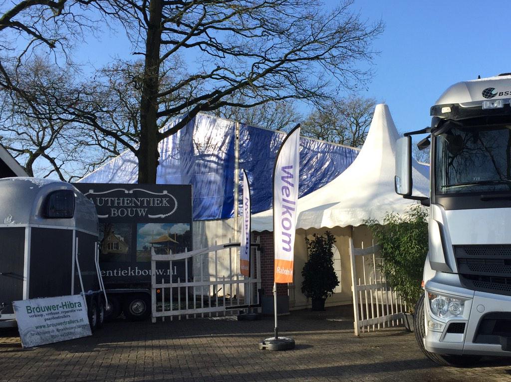 Buiten is het kil. Binnen kun je genieten van prachtige paardensport. Welkom bij Indoor Klein Oever! #IKO2015