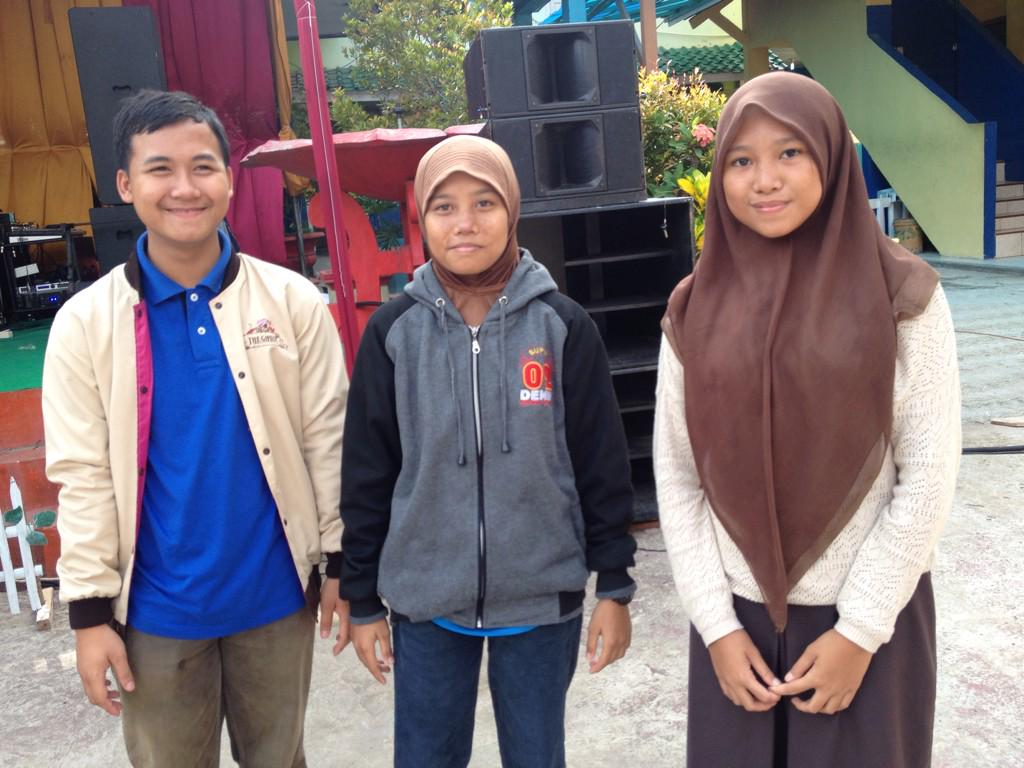 The winners of Presenting Idea. Congrats!!