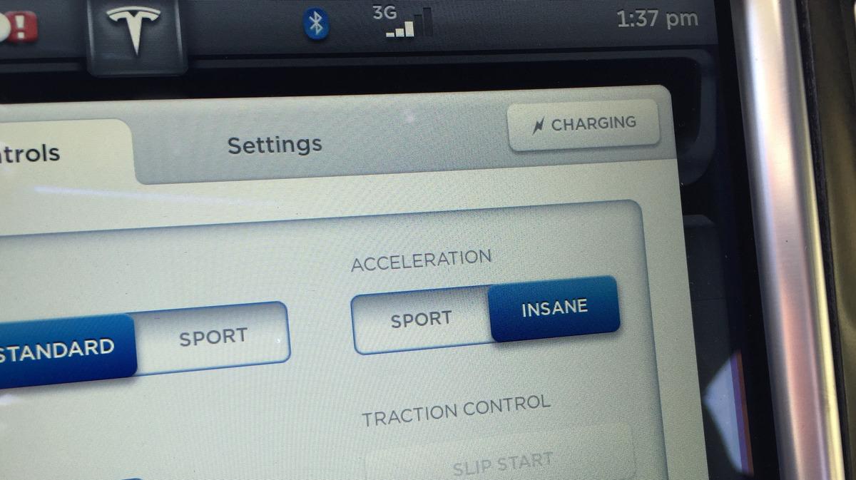 mashable's tweet image. Tesla&apos;s new &quot;Insane&quot; button is literally insane: on.mash.to/1tNShHr