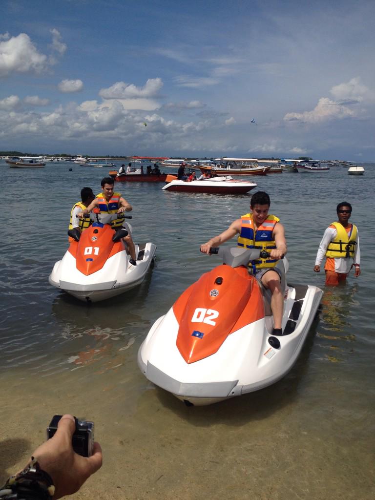 AlwaysMm93's tweet photo. “@izaskunruiz: Tarde divertida con @marcmarquez93 y @26_DaniPedrosa como peces en el agua http://t.co/iIqfNQW5ob” joder que mal se lo pasan!