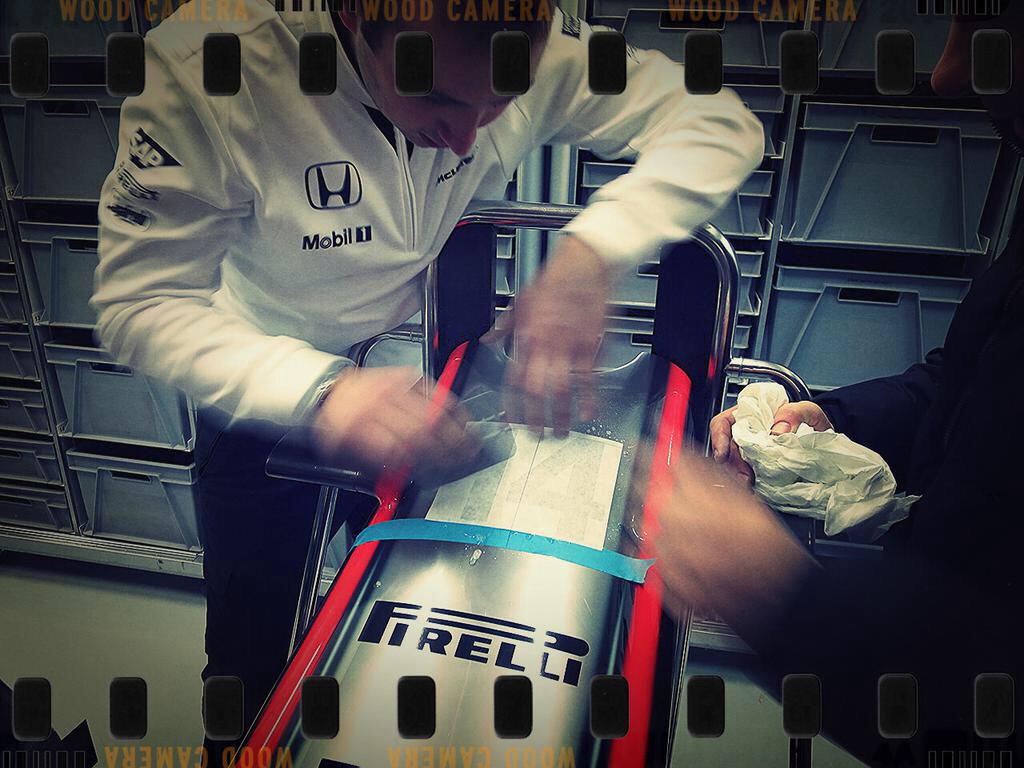formulaoneclub's tweet photo. Últimos retoques... #F1ESP #MP430 #Jerez http://t.co/E74AKmWpZZ