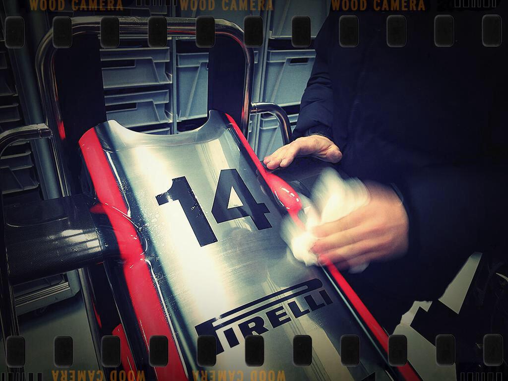 formulaoneclub's tweet photo. Últimos retoques... #F1ESP #MP430 #Jerez http://t.co/E74AKmWpZZ