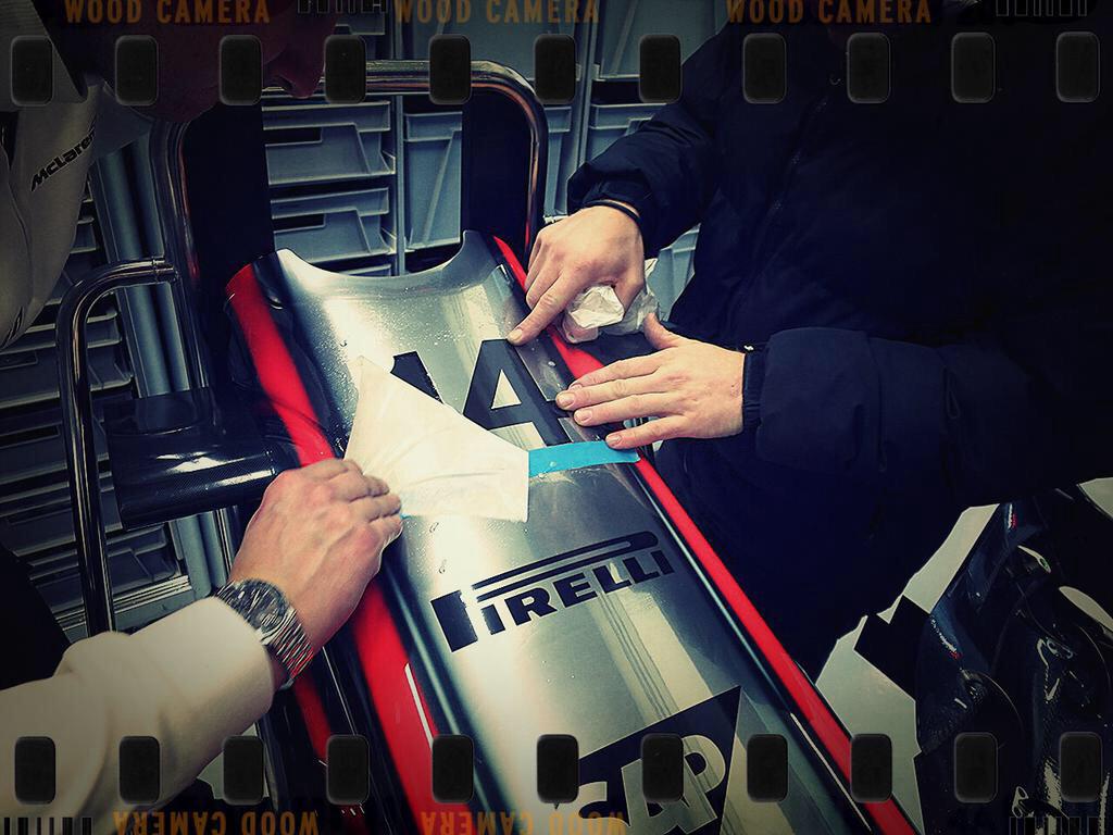 formulaoneclub's tweet photo. Últimos retoques... #F1ESP #MP430 #Jerez http://t.co/E74AKmWpZZ