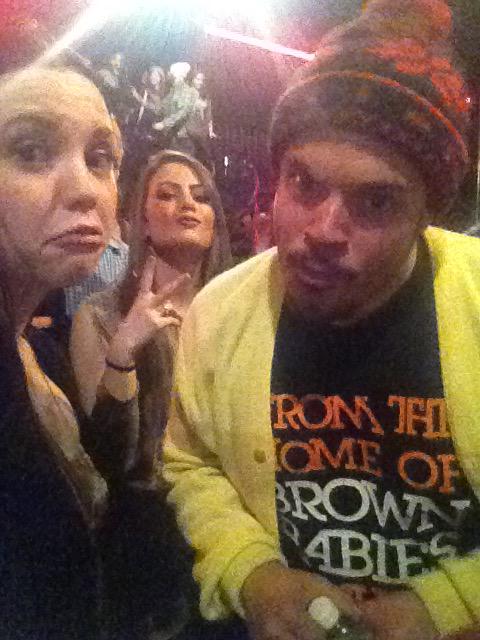 RachaelWright21's tweet photo. Such a plus when you know members of the band #NoNeedForID #FrontRow #Selfies http://t.co/saS0BUndfv
