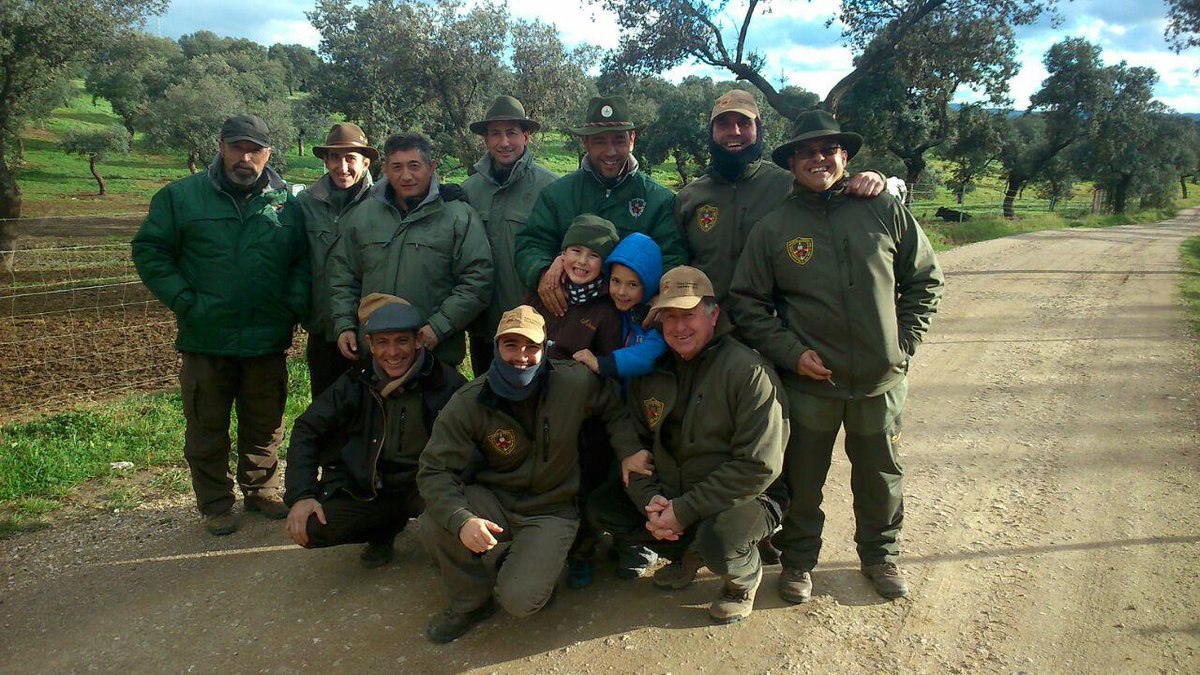 costaleropaz's tweet photo. Un día rodeado d mis amigos con la afición k nos une http://t.co/8kb2qZ1iQO