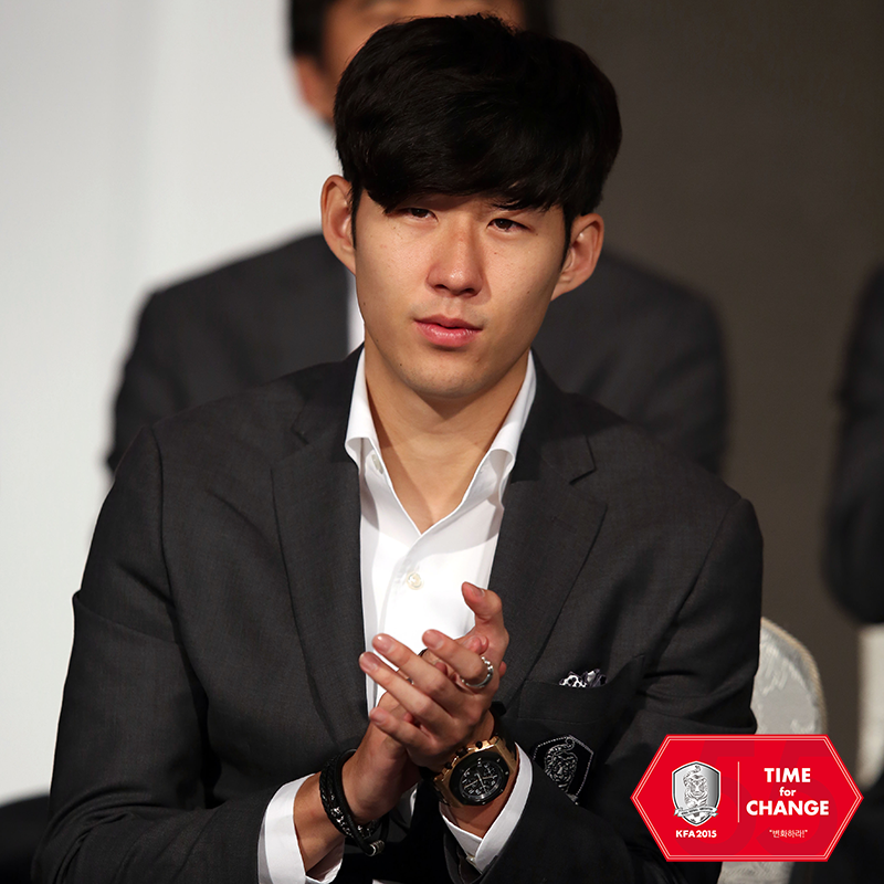 theKFA's tweet photo. [생생포토_#1]

'더할 나위 없었다' 
대표팀 귀국 환영식 현장! http://t.co/C8xbXdYauT