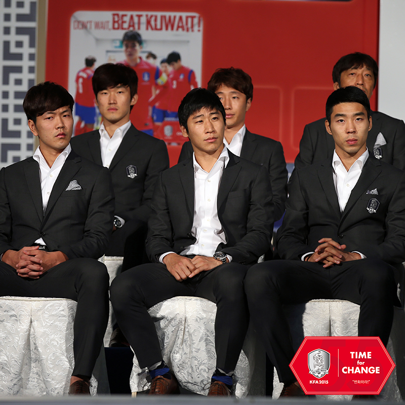 theKFA's tweet photo. [생생포토_#1]

'더할 나위 없었다' 
대표팀 귀국 환영식 현장! http://t.co/C8xbXdYauT