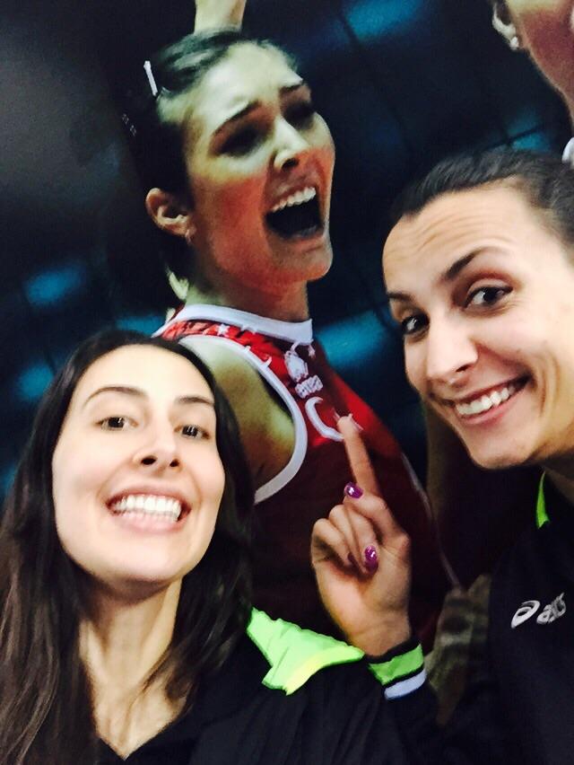 MilenaRasic1's tweet image. Finally! We took a selfie with @nzydmr11 ! 😍 Thank youuu! We love you! 😍😍 #monkeystyle