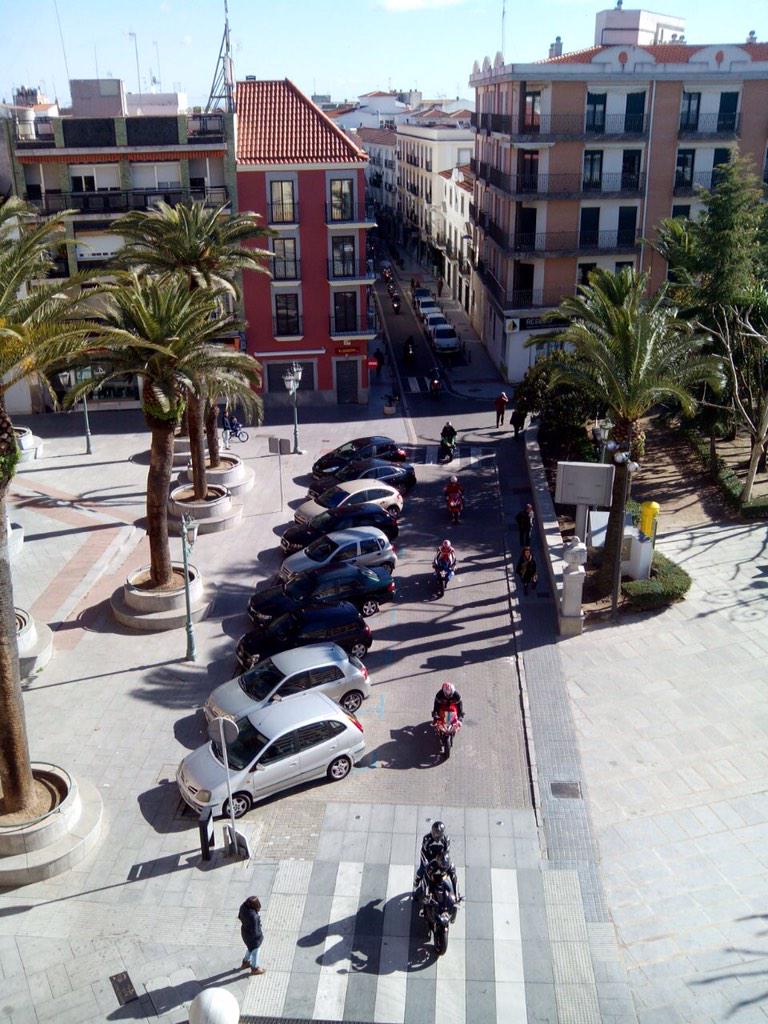 aytovvaserena's tweet photo. Pilar ha querido agradecer a los moteros su gesto solidario. El martes viaja a Madrid y el miércoles será operada. http://t.co/VMD2NmfvSD