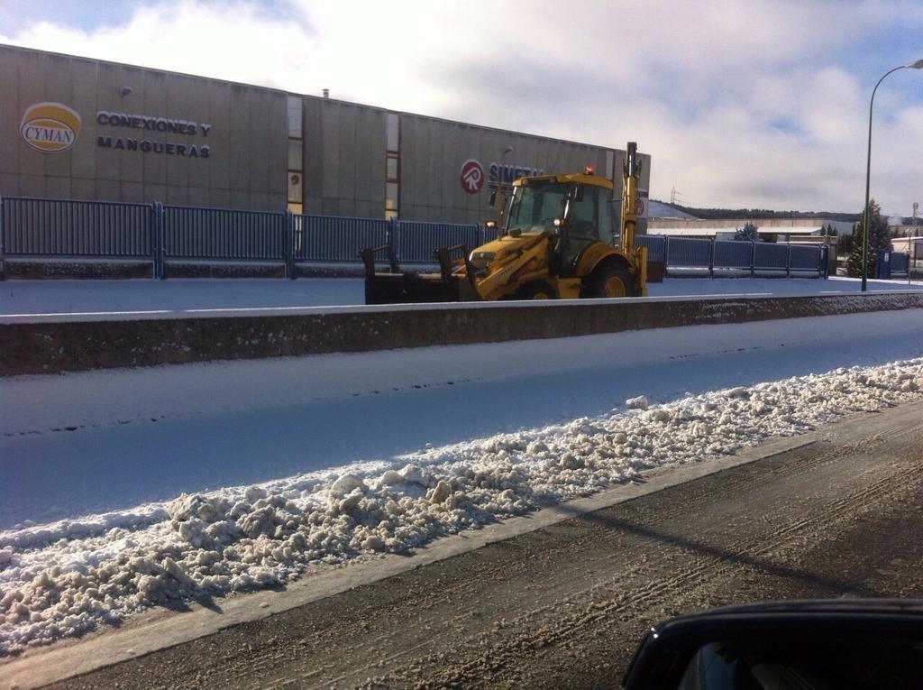 Aytoburgos's tweet photo. Situación actual del Polígono Industrial @Villalonquejar http://t.co/HVujYbTy7F