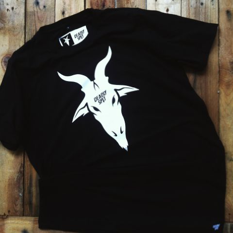 LOGOAT | M , L | 180k | limited stock | grb fast and don't forget to tag yours #SK8666420