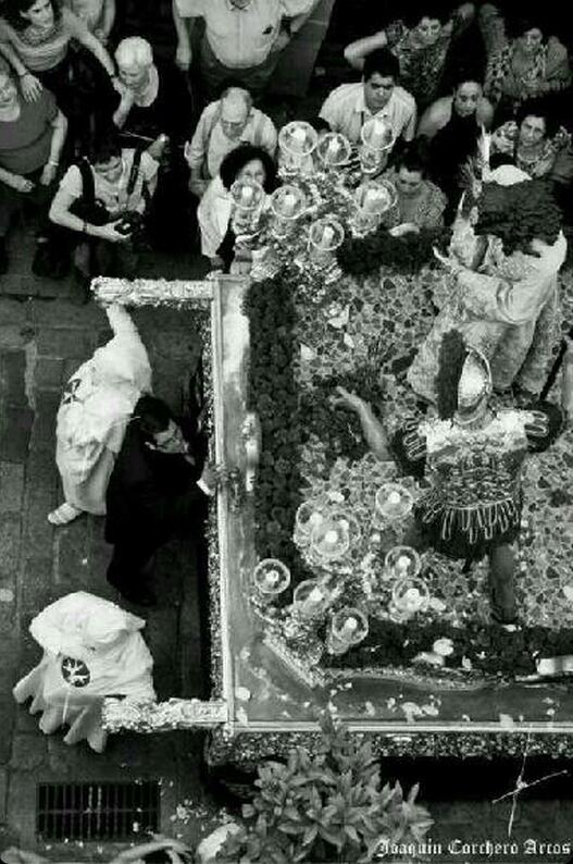Fheezy100x's tweet photo. Domingos de miradas fijas, de voz rotunda, de Antoñito al mando. http://t.co/4DSvuPhG26