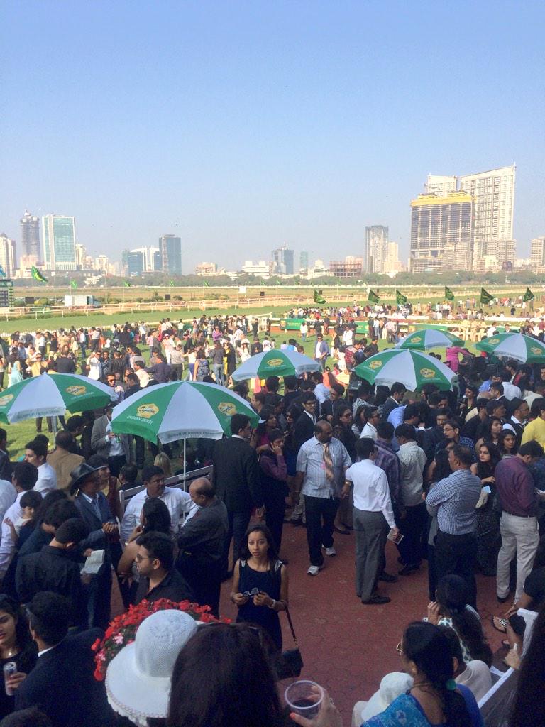riaangeorge's tweet photo. The crowd's getting ready for the big derby. Coming up in half an hour. #mumbaiderby #SignatureDerby @mcdsignature http://t.co/W4XtHO289w