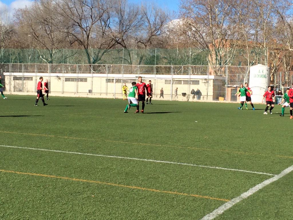 AVLaChimenea's tweet photo. Amateur "A" comienza el partido con el @ArgandaEF. Minuto de silencio por el fallecimiento del abuelo de Nico. D.E.P http://t.co/rYZXBB81tx